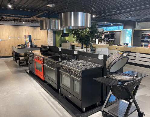 Lunenburg Nuland Falcon fornuizen, wave design lampen en boretti Kamado