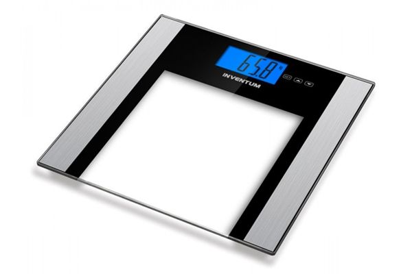 Digitale weegschaal met een blauwe display die 65,8 kg aangeeft.