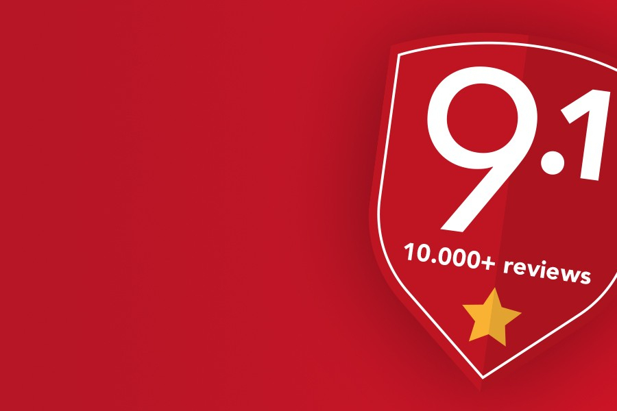 Een rood schild met de tekst "9.1" en "10.000+ reviews" met een gele ster eronder.